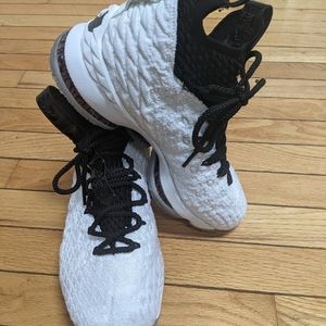 Nike Lebron James XV (15) Graffiti 6.5 Boys Youth